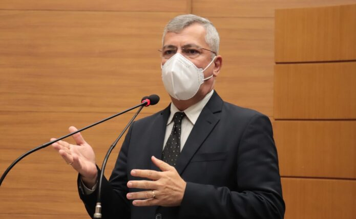 Emendas de Iran para garantir revisão salarial dos servidores foram rejeitadas