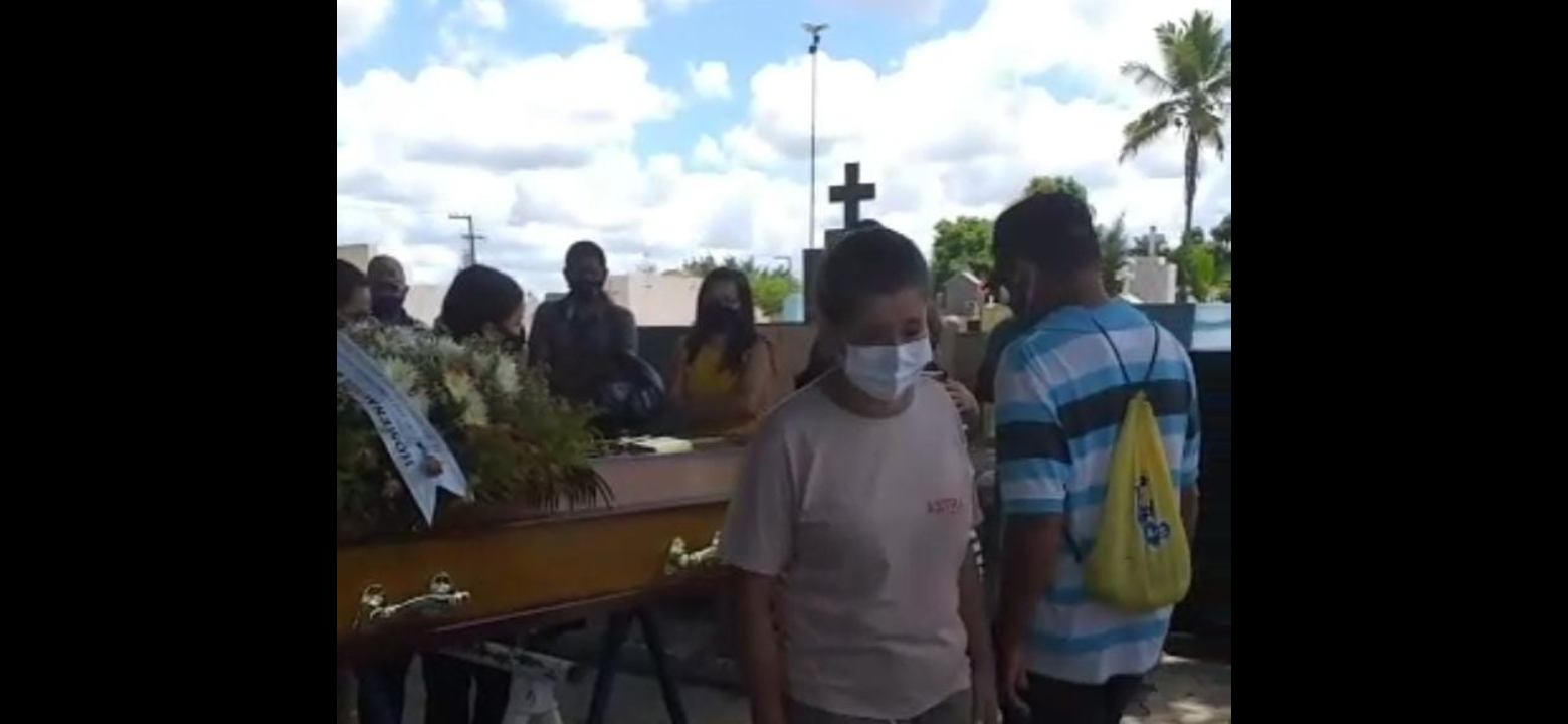 Corpo do taxista morto na Coroa do Meio é  sepultado em Boquim