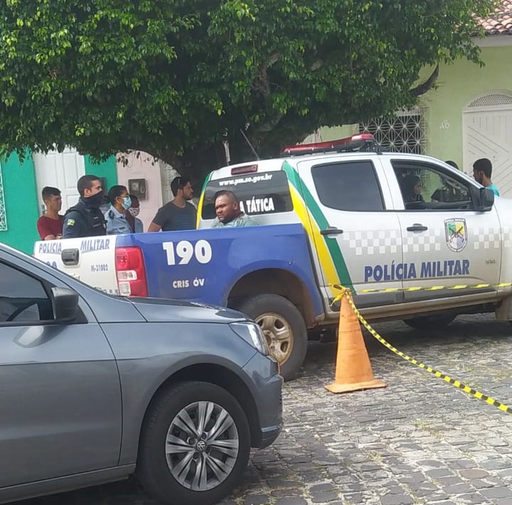 Polícia flagra tentativa de feminicídio, desarma autor e prende em flagrante