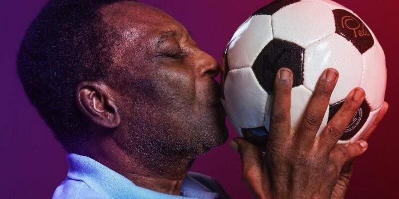 Pelé retorna ao hospital para seguir tratamento contra tumor no cólon