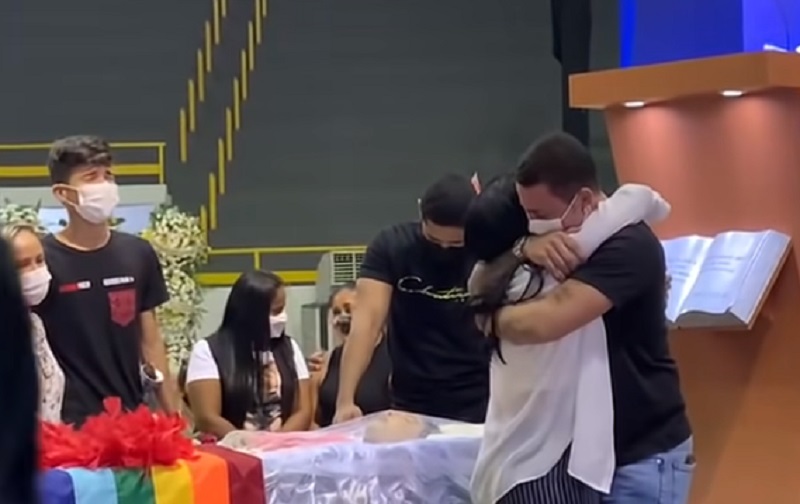 Corpo de Paulinha Abelha é velado no Constâncio Vieira