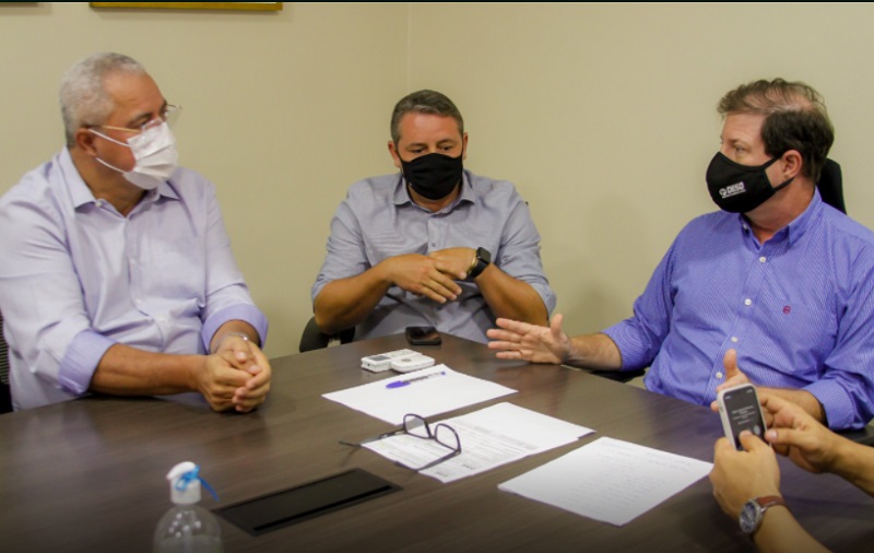 Prefeito Padre Inaldo vai à Deso em busca de solução para a falta de água em Socorro