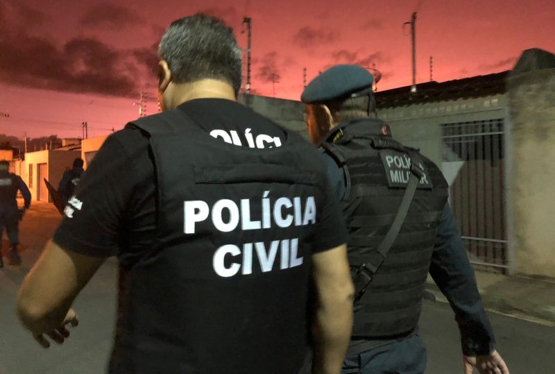 Polícia apreende armas e drogas e dois morrem em confronto em SE