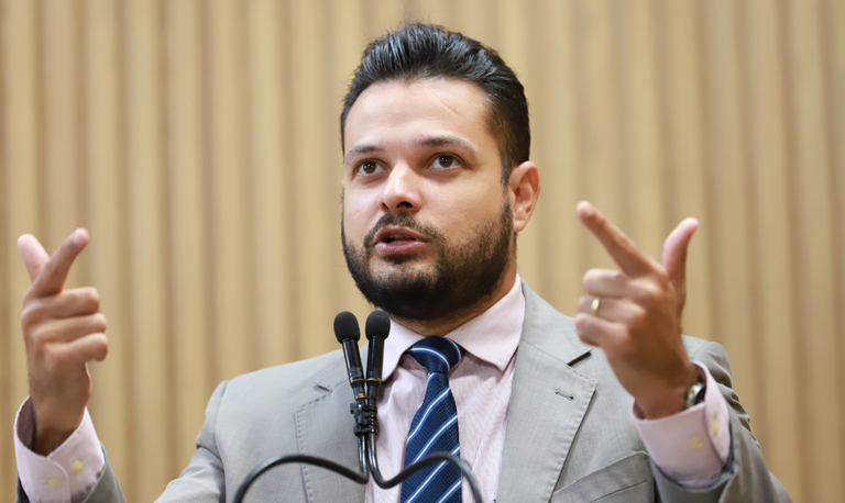 Anderson de Tuca pede explicações pelo aumento no valor do combustível em Aracaju