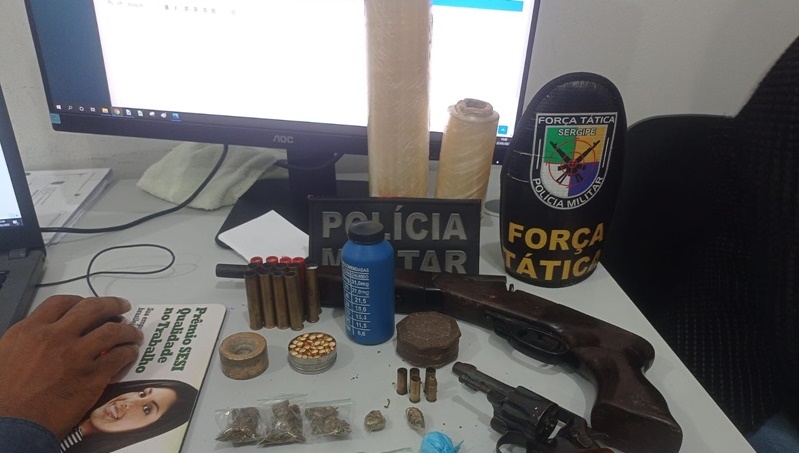 Polícia apreende armas e drogas e um morre em confronto em Nossa Senhora do Socorro