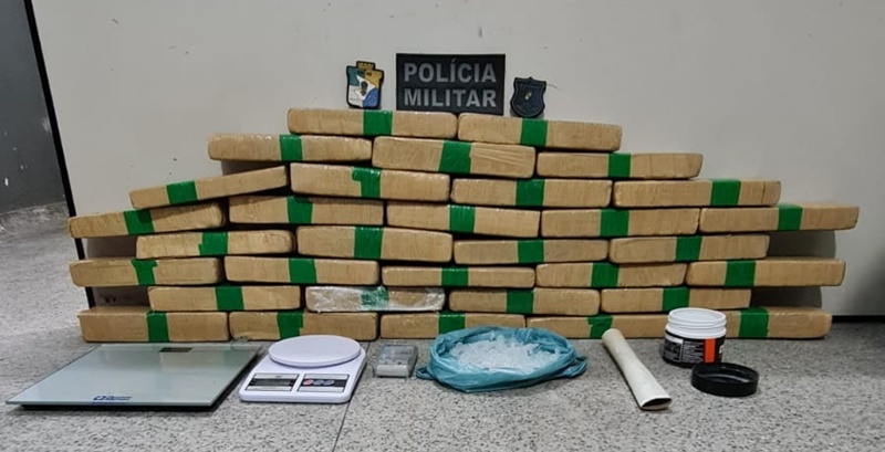 Polícia prende casal com 32 tabletes de maconha na Zona Oeste de Aracaju