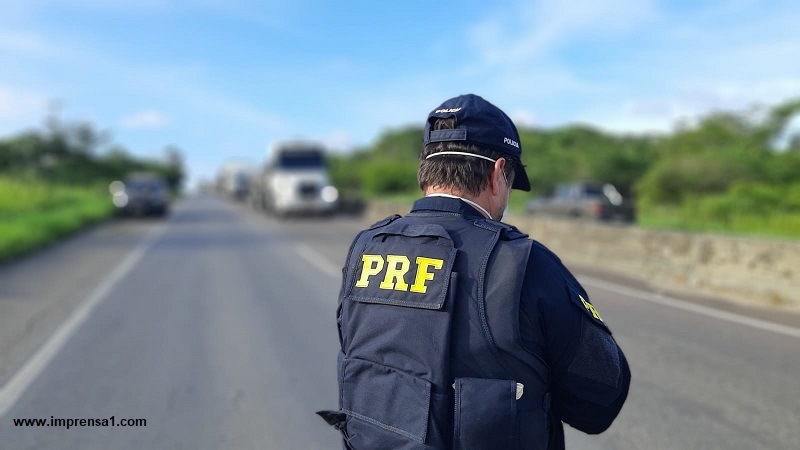Caminhão pega fogo na BR 101 em Laranjeiras