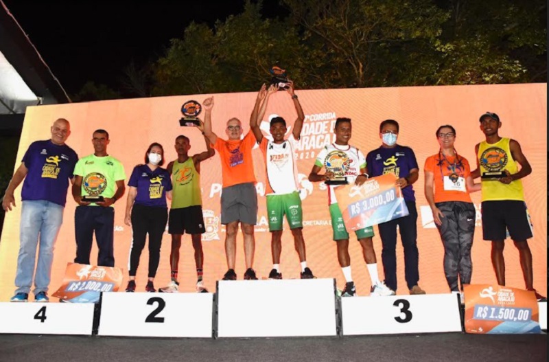 Corrida Cidade de Aracaju: Vencedores comemoram subida ao pódio