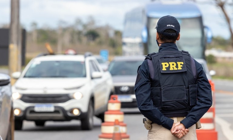 Motorista é detido pela PRF com documento falso em Umbaúba/SE