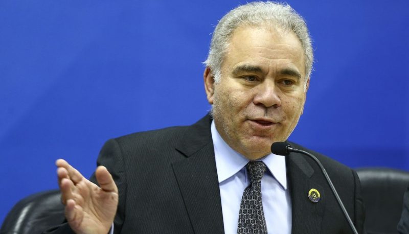 Governo planeja flexibilizar regra sobre uso de máscara no trabalho