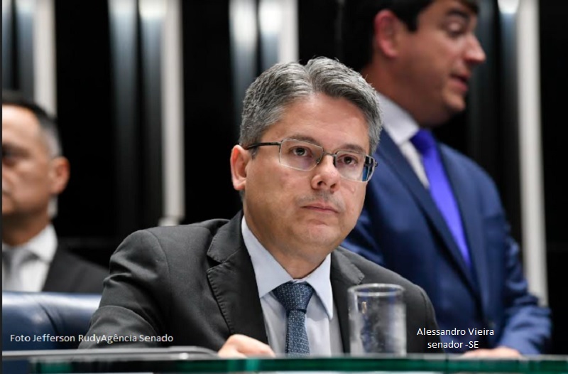 Senador Alessandro Vieira deixa o Cidadania por não acieitar Roberto Freire na presidência do partido