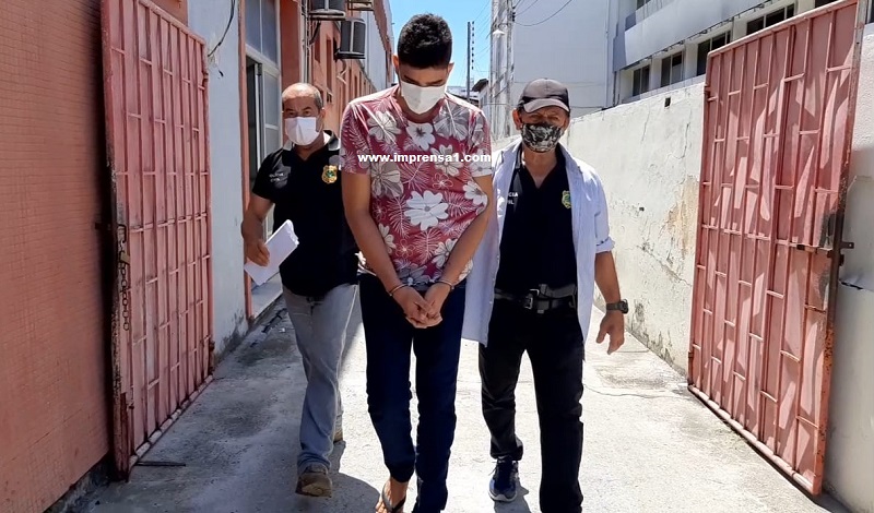 Suspeito de matar o sargento Roberto Carlos é levado para o presídio- VEJA o VÍDEO