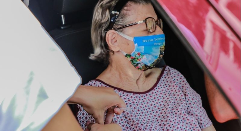Sergipe começa a imunizar idosos com 70 anos ou mais com a 4ª dose