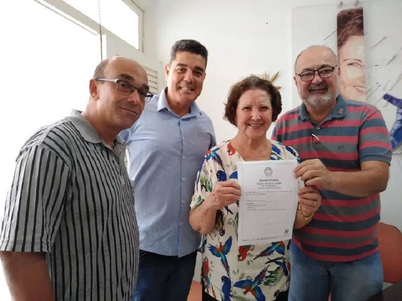 Projeto que permite uso de carteira de radialista como documento passa na CAS  Fonte: Agência Senado