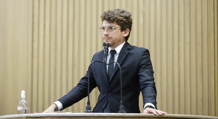 Breno Garibalde protocola PL que proíbe arquitetura hostil em Aracaju