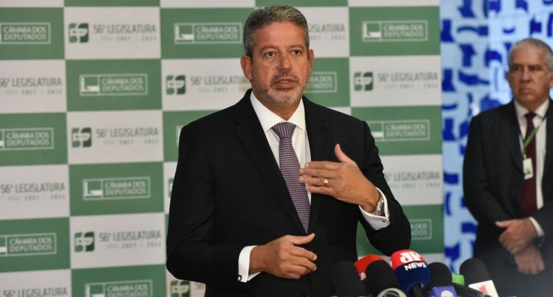 Presidente da Câmara: decisão sobre cassação de mandato é do Congresso