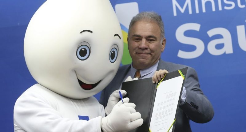 Covid-19: ministro oficializa fim de emergência sanitária