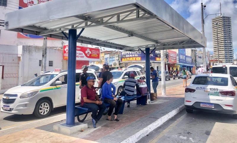 PMA recupera pontos de parada de táxi lotação no Centro