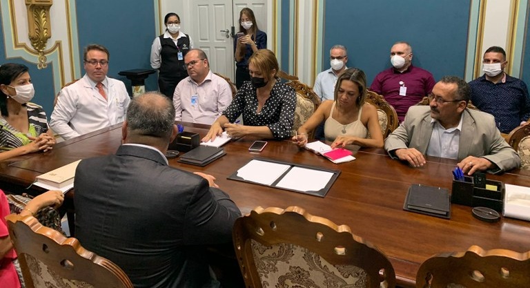 Sheyla Galba e Comissão de Saúde visitam o Hospital Cirurgia