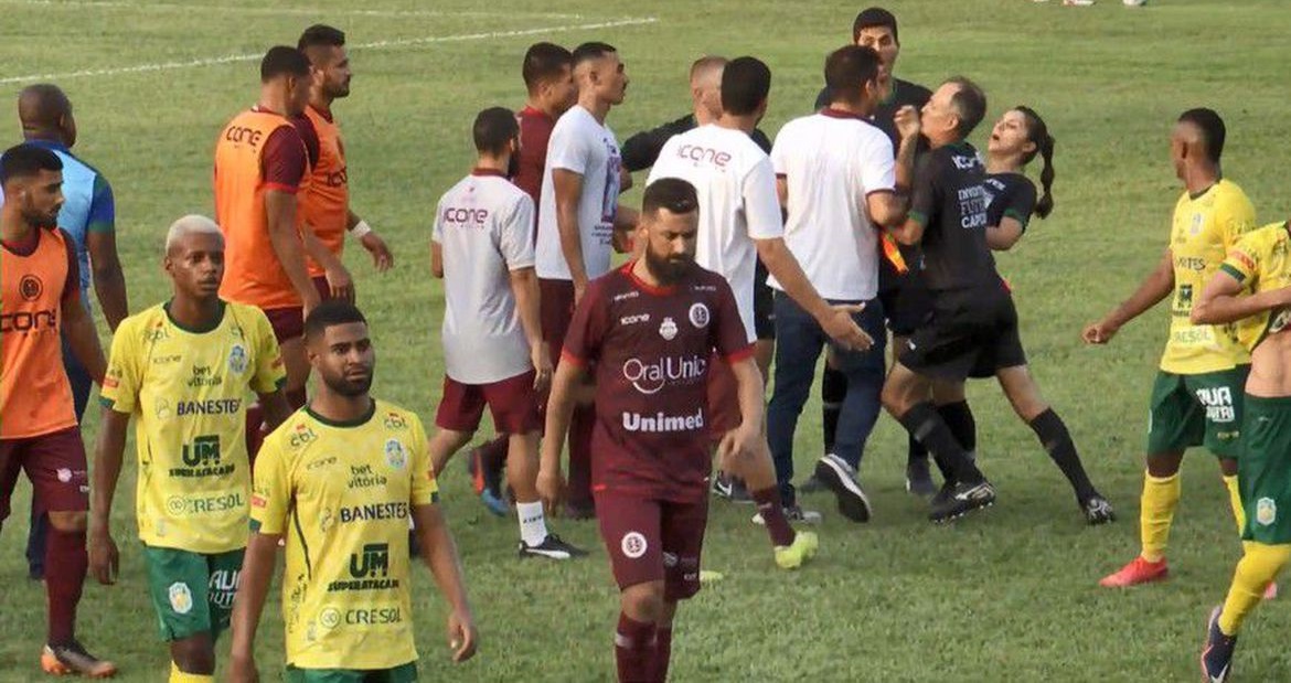 Justiça Desportiva do ES suspende Soriano por agressão à bandeirinha