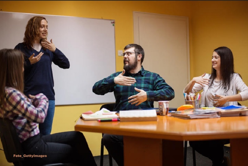 Minicursos Conhecendo Libras nesta segunda-feira, dia 25