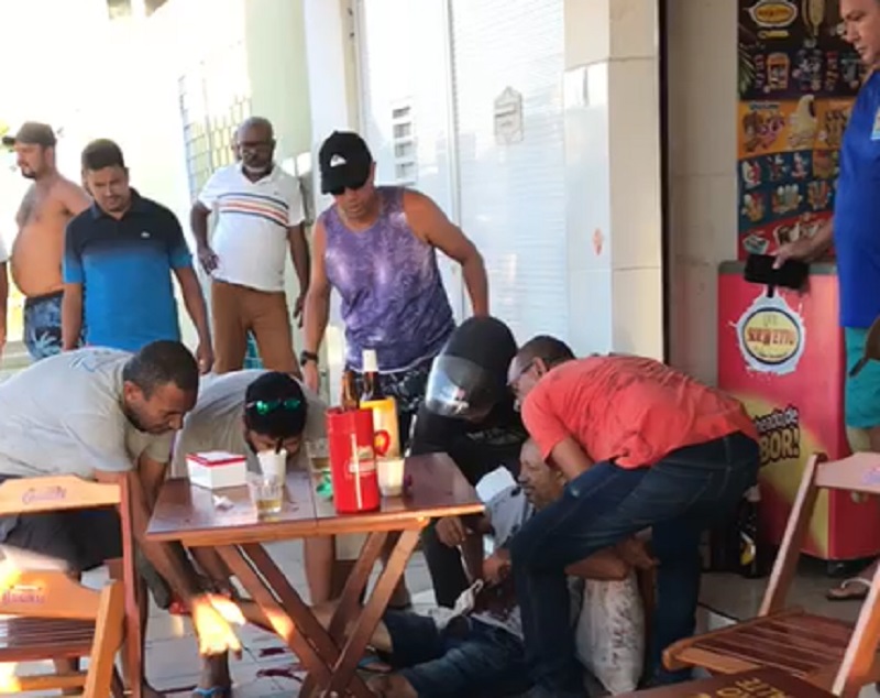 Homem é baleado dentro de bar em tentativa de homicídio no Bugio
