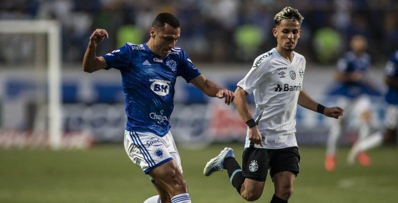 Procuradoria do STJD denuncia Cruzeiro e Grêmio por cantos homofóbicos