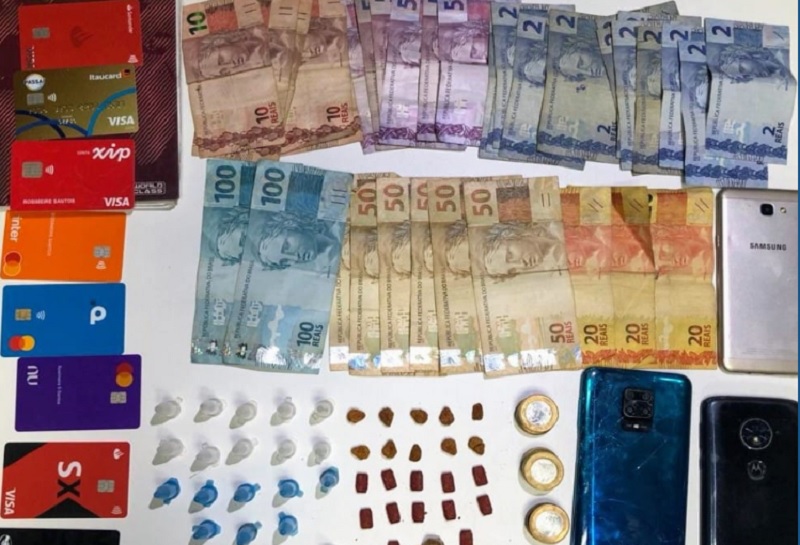 Mãe de mulher procurada pela polícia é presa com drogas em Itabaiana