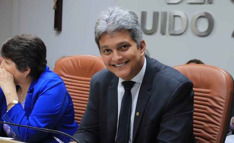 Dr. Samuel solicita rondas policiais em colégios estaduais