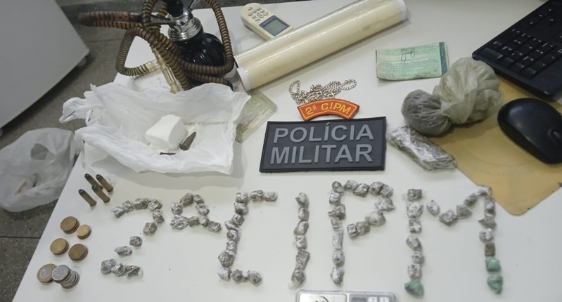 OPERAÇÃO: PC E PM prende três e apreende drogas na Barra dos Coqueiros