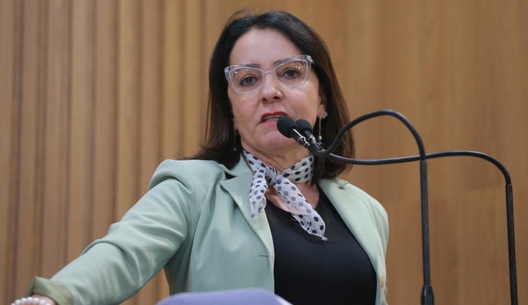 Emília Corrêa: “No quesito problemas, Aracaju é a cidade dos tbts”