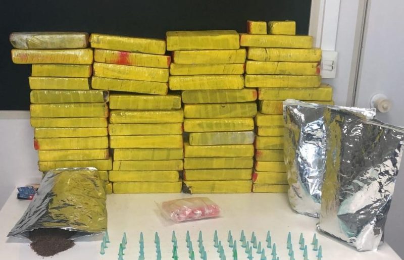 Polícia intercepta ônibus e apreende maconha k2 e cocaína em Cristinápolis