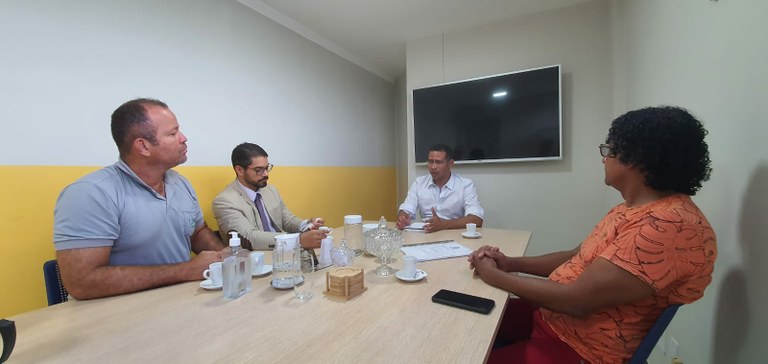 Vereador ouve reivindicações dos motoristas de transportes alternativos de Aracaju