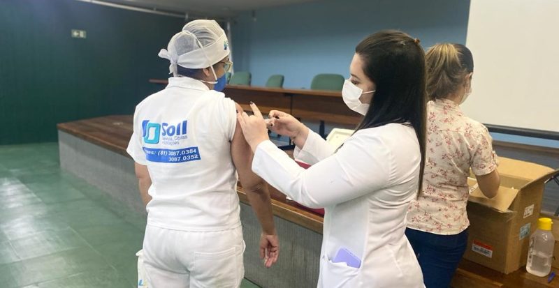 Profissionais do Huse são imunizados contra a Influenza