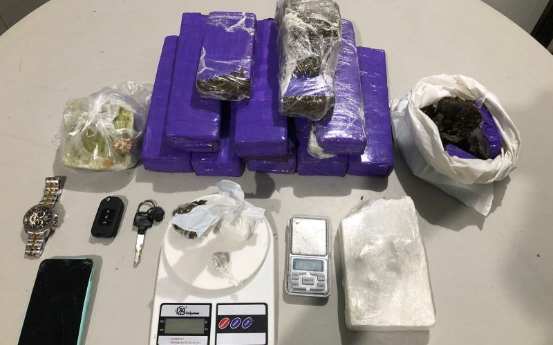 Polícia prende três suspeitos e apreende mais de 8Kg de drogas – VEJA o VÍDEO