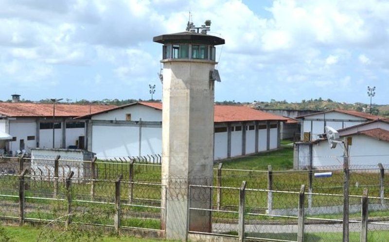Mulher é presa em flagrante tentando entrar com drogas no Copemcan