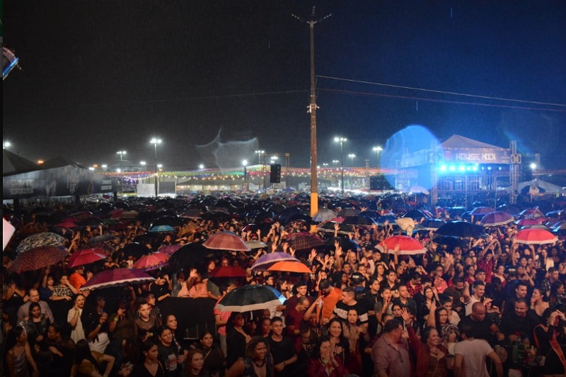 Jorge de Altinho e Durval Lelys  animam a última noite do Forró Siri 2022