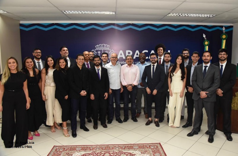 Prefeito de Aracaju empossa auditores e fala da polêmica do IPTU