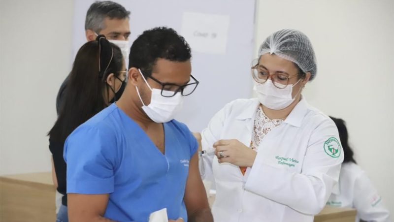 Aracaju segue vacinando contra covid-19 e influenza
