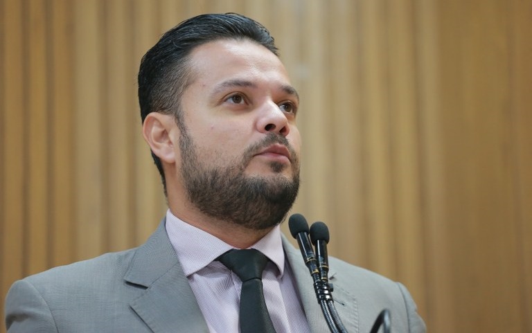 Vereador Anderson de Tuca critica e pede melhorias no trabalho da Deso