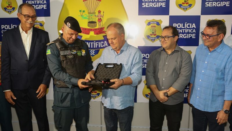 Governo entrega mais de 2 mil novas pistolas às PC e PM de SE