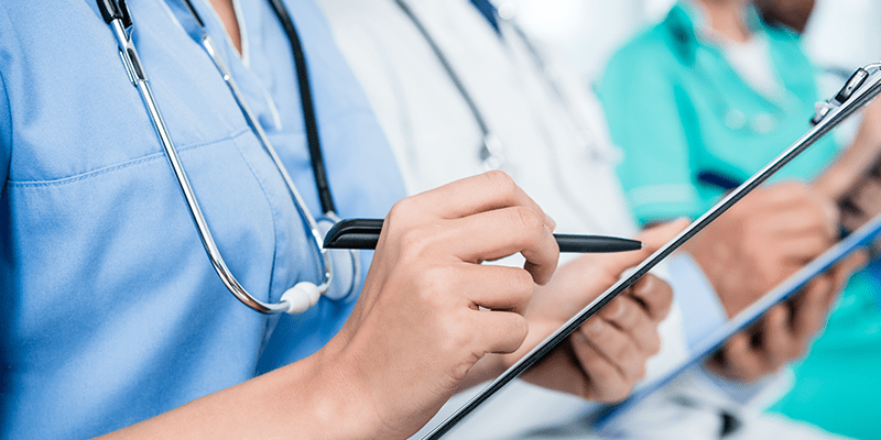 Presidente sanciona piso para enfermagem sem reajuste automático