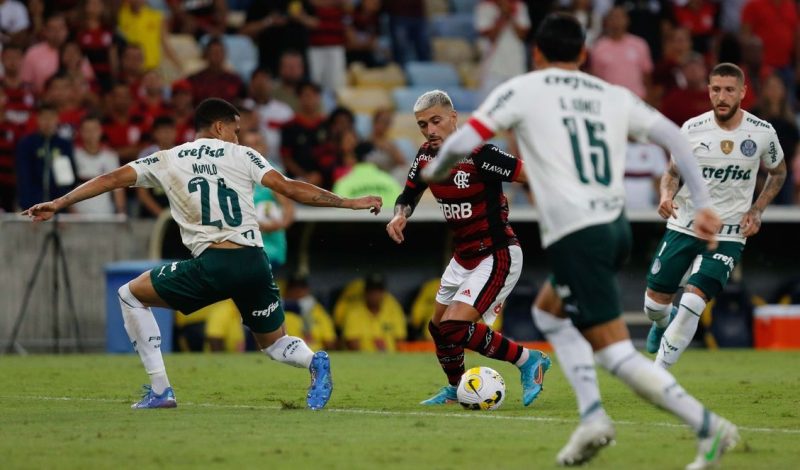 Brasileiro: Flamengo tenta diminuir distância para líder Palmeiras
