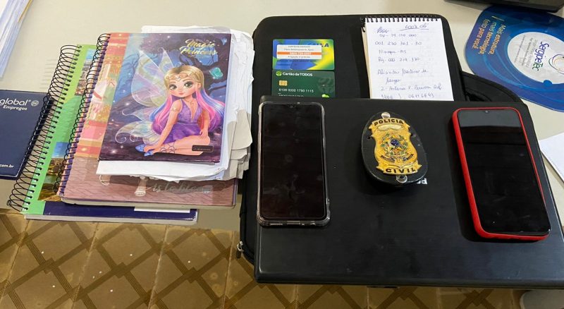 Mulher acusada de aplicar golpes é presa quando tentava fugir em carro de Aplicativo