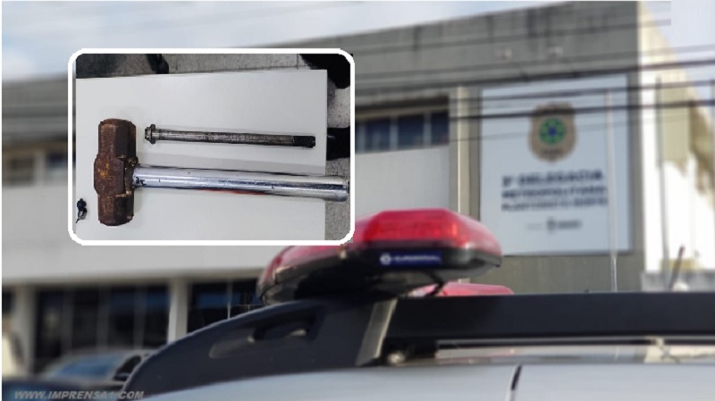 Homem tenta arrombar casa da ex-companheira por não aceitar fim do relacionamento