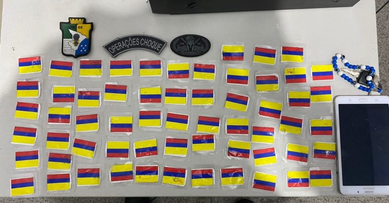 Dupla é presa com 60 papelotes de cocaína