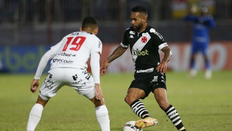 Vasco perde para Brusque em jogo no qual teve dois gols anulados