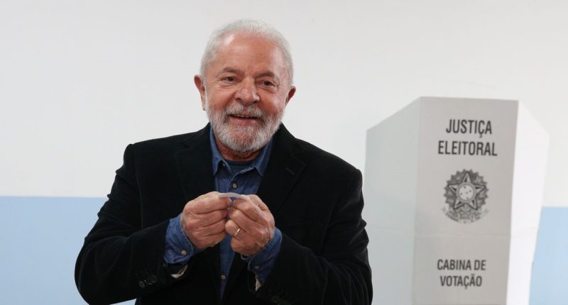 Lula vota em São Bernardo do Campo