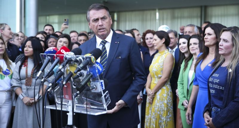 Bolsonaro recebe apoio de deputados reeleitos no Palácio da Alvorada