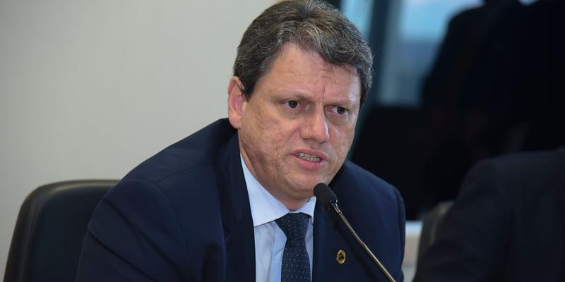 Tarcísio diz que tiros foram intimidação e descarta atentado